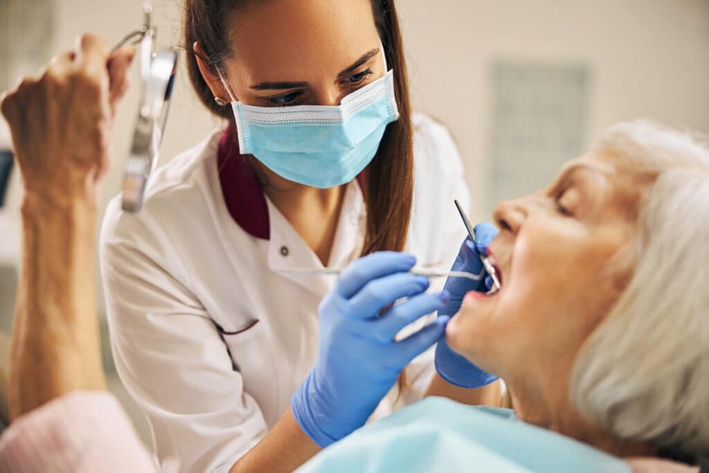 Mini Dental Implants vs. Traditional Dental Implants: Which Should You Choose?